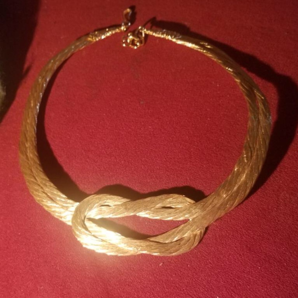 Gold tone necklace